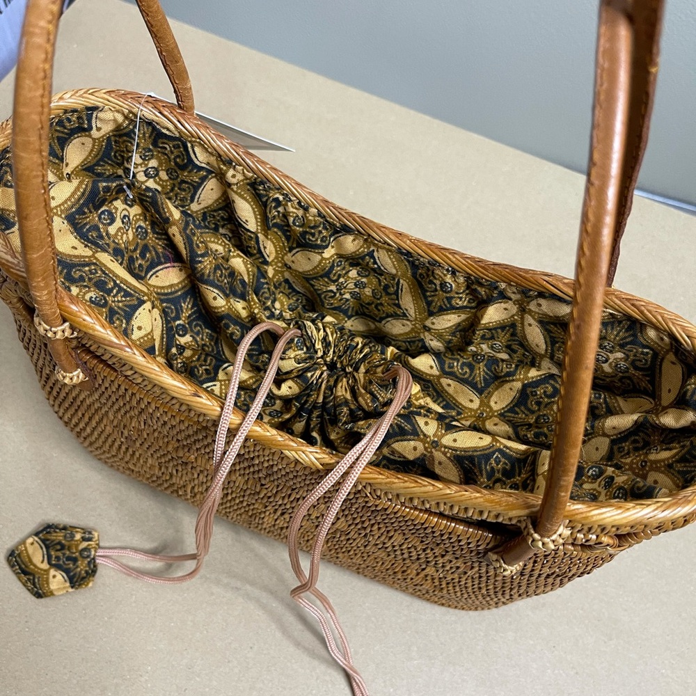 Straw Bag With Drawstring Closure - image 5